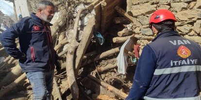 Çatak’ta ahır çöktü: 50 kuzu göçük altında kaldı