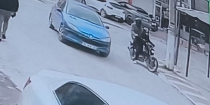 İzmir’deki silahlı kuyumcu soygunu kamerada