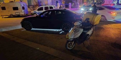 Önüne araç çıkınca motosikleti deviren kurye yaralandı