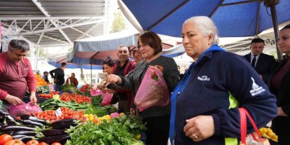 Başkan Gençay pazar esnafı ile bayram öncesi bir araya geldi