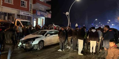 Muradiye’de otomobil ve kamyonet çarpıştı: 2 yaralı