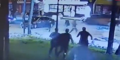 Motosikletlinin metrelerce sürüklendiği feci kaza kamerada