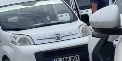 Bursa’da trafikte yol verme kavgası kamerada