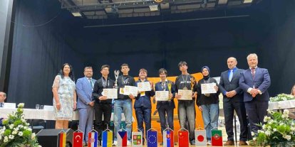 Bursalı öğrencilerden Çekya’da robotik başarısı