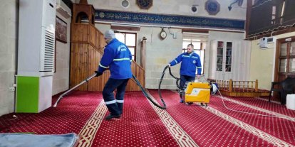 Akdeniz’de bayram öncesi camilerde yoğun temizlik mesaisi