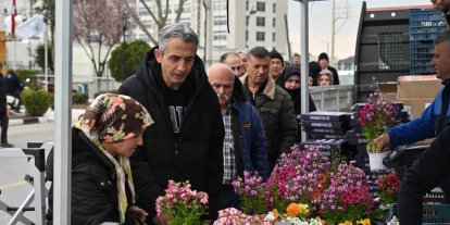 Manisa Büyükşehir Belediyesi, mezarlık ziyaretlerinde vatandaşların yanında oldu