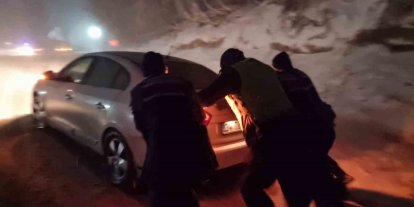 Domaniç Dağ Yolu’nda kar ve tipi etkili oldu