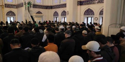 Japonya’daki Tokyo Camii’nde bayram namazı yoğun katılım nedeniyle 5 kez kılındı