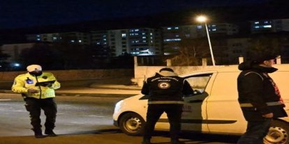 Bayburt polisi huzur ve güven için denetimlerini sürdürüyor