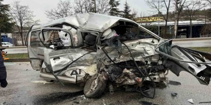 Çorum’da otobüs ile minibüs çarpıştı: 1’i ağır 2 yaralı