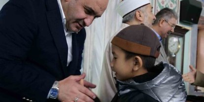 AK Parti İl Başkanı Gürhan Albayrak, Reşadiye Camii’nde vatandaşlarla bayramlaştı
