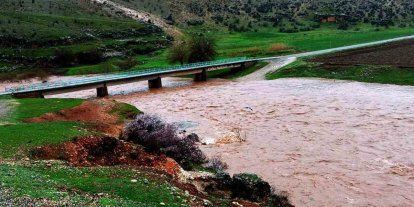 Araban’da etkili olan sağanak yağış Sıtma Pınar Çayı’nın debisini arttırdı