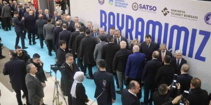 Sakarya protokolü ve vatandaş bayramlaştı