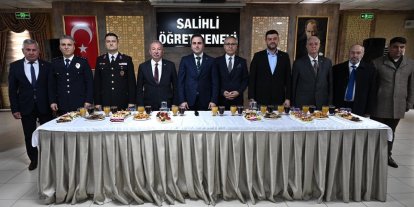 Salihli’de protokol ve vatandaşlar bayramlaştı