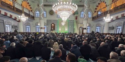 Niğde’de bayram namazı sonrası bayramlaşma