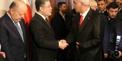 Bakan Yumaklı memleketi Kastamonu’da vatandaşlarla bayramlaştı