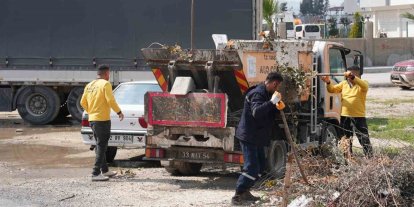 Tarsus’ta bayram öncesinden başlatılan temizlik ve ilaçlama çalışmaları sürüyor