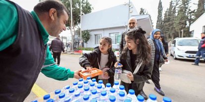 Mersin’de bayramda mezarlıklarda vatandaşlar yalnız bırakılmıyor