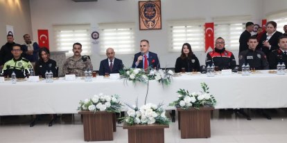 Vali Akbıyık bayramda güvenlik güçleri ile bir araya geldi