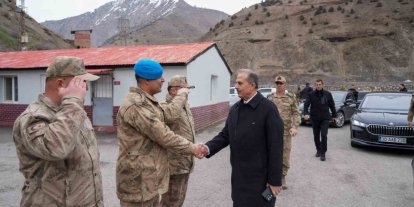 Hakkari Valisi’nden jandarmaya moral ziyareti