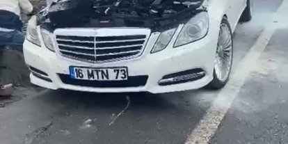 Lüks otomobil küle dönmeden söndürüldü