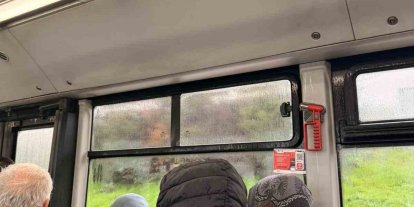 Arnavutköy’de belediye otobüsünün tavanından su aktı