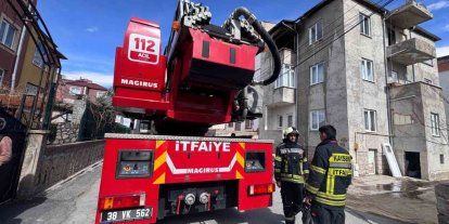 Kayseri’de ev yangını: 2 kişi dumandan etkilendi