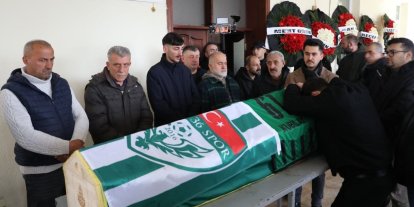 İstanbul’da silahlı saldırıda ölen genç futbolcu son yolculuğuna uğurlandı