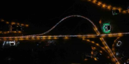 43 ilin geçiş noktasında tatilcilerin dönüş yolculuğu sürüyor: Araç kuyruğu 40 kilometreyi aştı