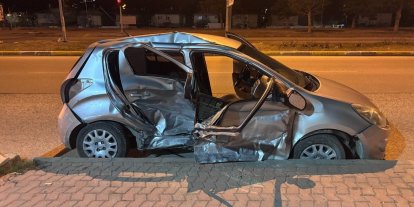 Erzincan’da iki otomobil çarpıştı: 1’i ağır 3 yaralı