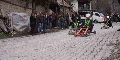 Fren yok, heyecan çok, geleneksel tahta araba yarışı bu yılda nefesleri kesti