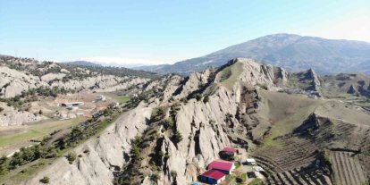 Kahramanmaraş’ta sivri ve keskin kayalar