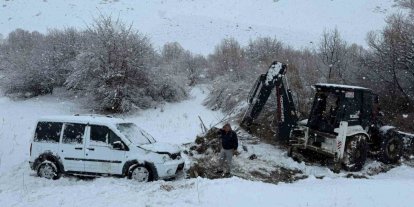 Hakkari-Van kara yolunda kaza: 2 yaralı