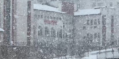 Hakkari ve Yüksekova’da eğitime kar engeli