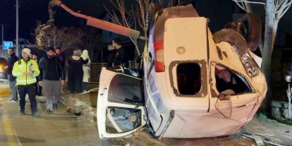 Aksaray’da hafif ticari araç takla attı: 2 ağır yaralı