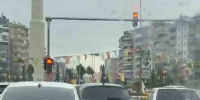 Diyarbakır’da sağanak nedeniyle cadde ve sokaklar adeta göle döndü