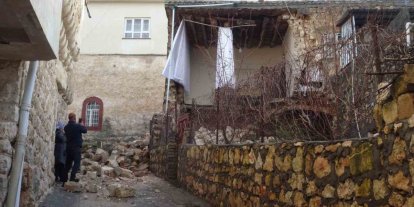 Gercüş’te sağanak yağışlara dayanamayan ev çöktü