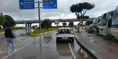 Antalya’da otomobille motosiklet çarpıştı: 2 yaralı