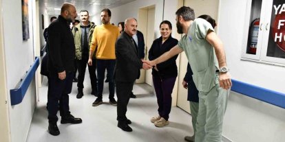 Rektör Sözbir sağlık çalışanları, hasta ve yakınları ile bayramlaştı