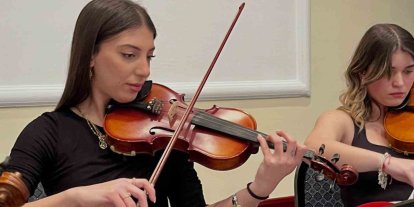 Öğrencilerden ‘çınarlara’ unutulmaz konser