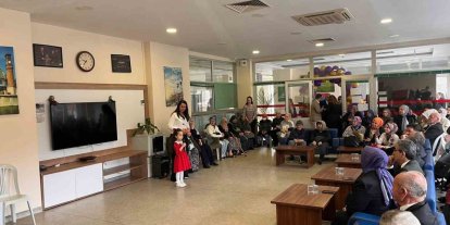 Miniklerden huzurevi sakinlerine anlamlı ziyaret