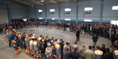 Başkan Palancıoğlu güne mesai arkadaşlarıyla bayramlaşarak başladı