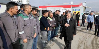 Talas’ta bayram coşkusu: Başkan Yalçın personelle kucaklaştı