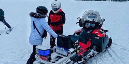 Uludağ’da jandarmadan kayakçılara yardım eli