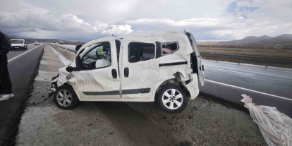 Emniyet kemerini takmayan sürücü araçtan fırladı