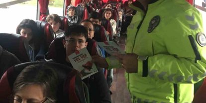 Burdur’da otogarda emniyet kemeri kullanımı hakkında bilgilendirme