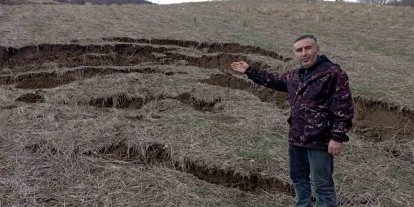 Tokat’ta yağış sonrası heyelan tarlayı kullanılamaz hale getirdi