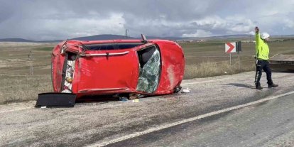 Çorum’da takla atan otomobildeki 3 kişi yaralandı