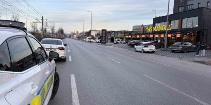 İki otomobil ve tramvayın karıştığı kazada 2 kişi yaralandı