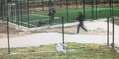 Çocuk parkında silahlı dehşet: Ateş açarak koştu